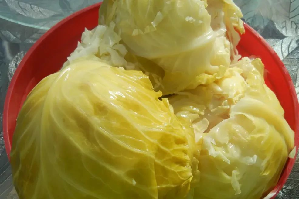 Prilikom kiseljenja kupusa dodaje se so, ali se često dešava da se pretjera. 