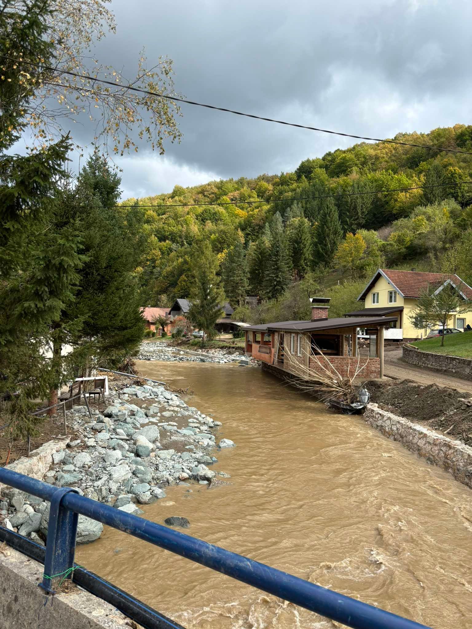 Želimo apelirati na javnost da ne zaborave Fojnicu, situacija je još uvijek preteška, kaže Klisura