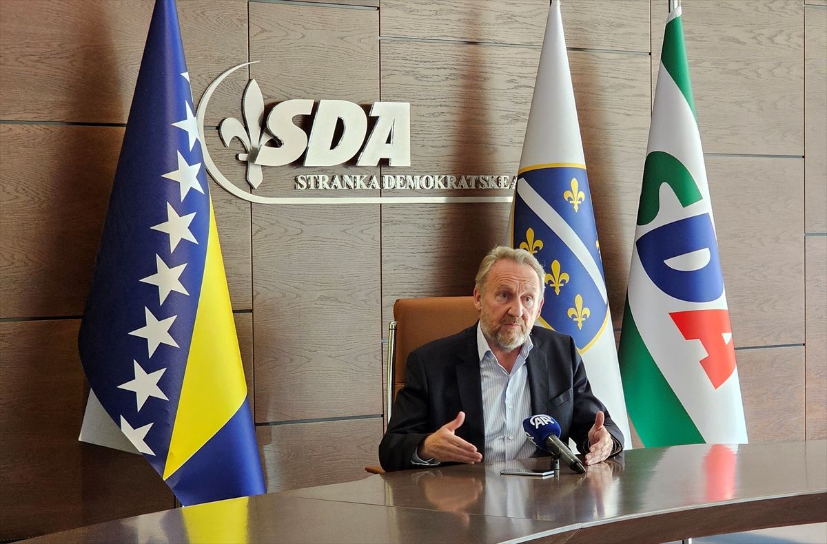 Bakir Izetbegović: Čitav Alijin život je poruka, smatrao je da je porodica najveća vrijednost