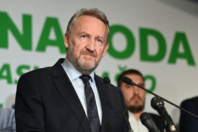 Posebno je zanimljiva pobjeda SDA u mjestima u kojima je do sada HDZ imao apsolutnu vlast, poput Žepča i Odžaka te sjajan rezultat stranke u Tuzlanskom kantonu