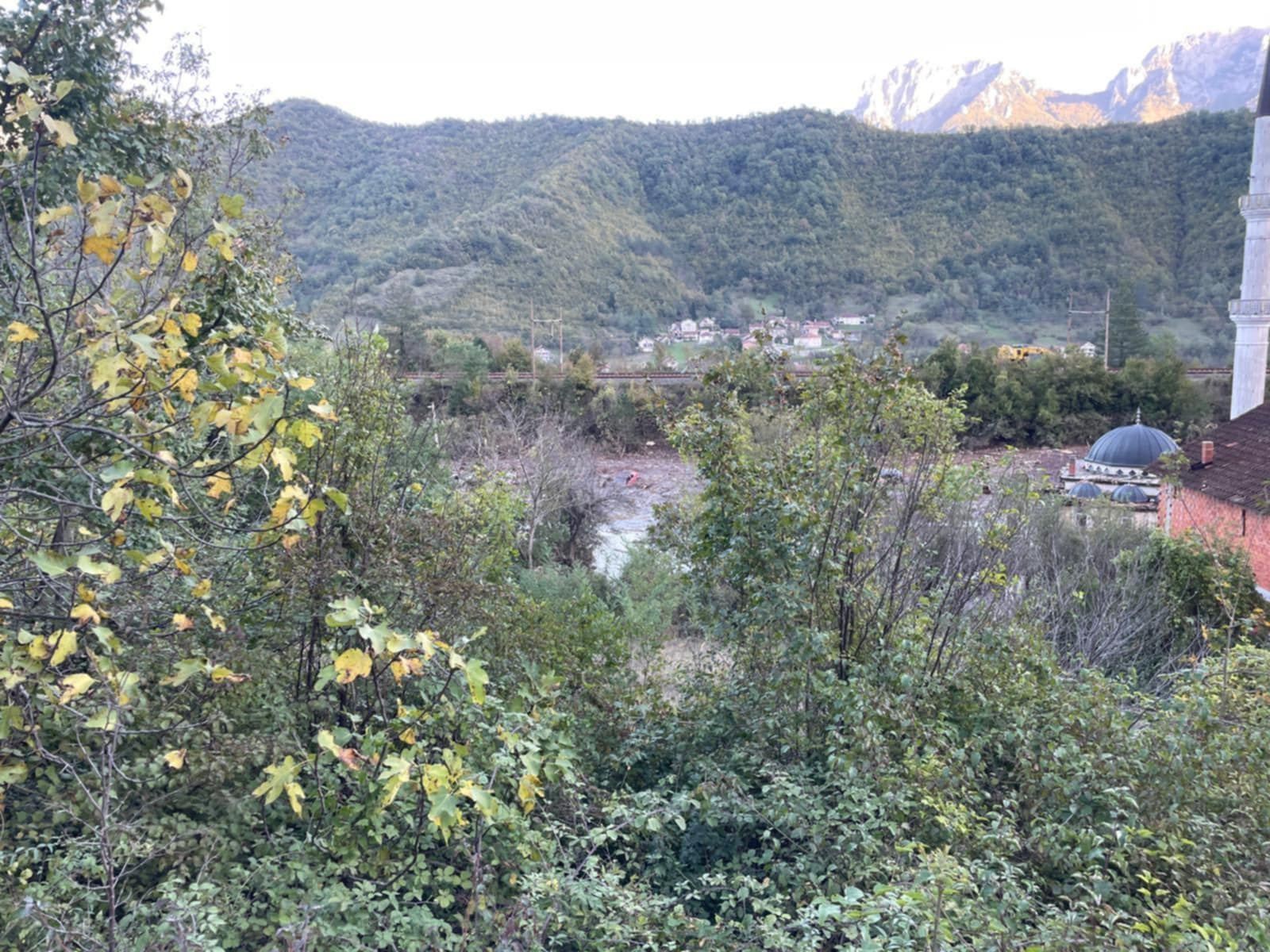 Tu su ekipe vatrogasaca, GSS službi, civilne zaštite iz Slovenije, Crne Gore, Hrvatske, Srbije