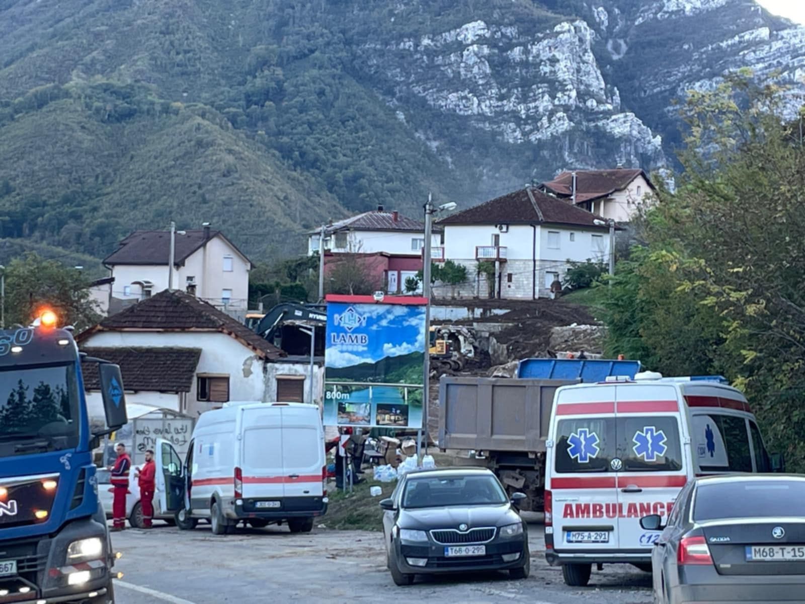 Tu su ekipe vatrogasaca, GSS službi, civilne zaštite iz Slovenije, Crne Gore, Hrvatske, Srbije