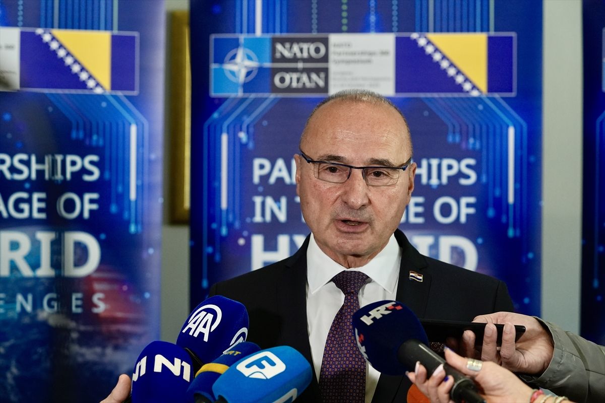 Politički lideri u Bosni i Hercegovini će odlučiti o tome hoće li i kada Bosna i Hercegovina ući u NATO, kazao je šef diplomatije Hrvatske