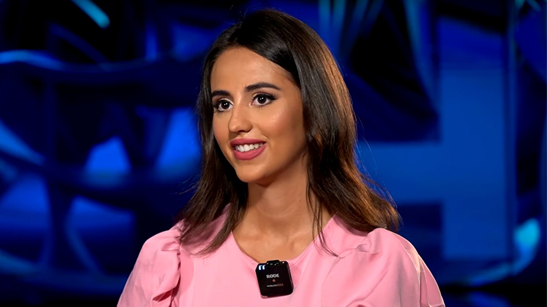 Prijavom na emisiju „TV lice“, vođena srcem punim ambicija, otvorila je vrata televizijskog poziva