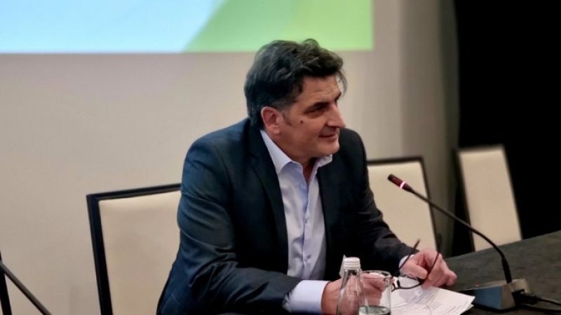 Odnosno gospodin Konaković koji to bagerima ruši mu nije uzeo diplomatski pasoš