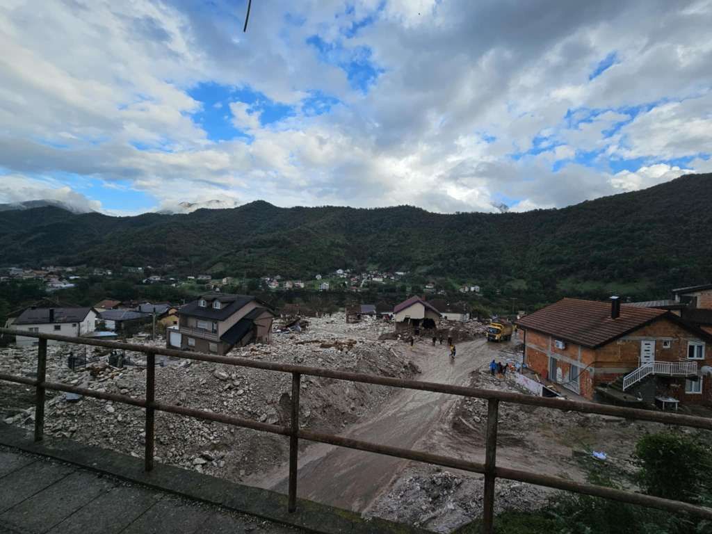 Prema podacima MUP-a, u Konjicu je aktivna potraga za dvije prijavljene nestale osobe, u Jablanici za njih četvero