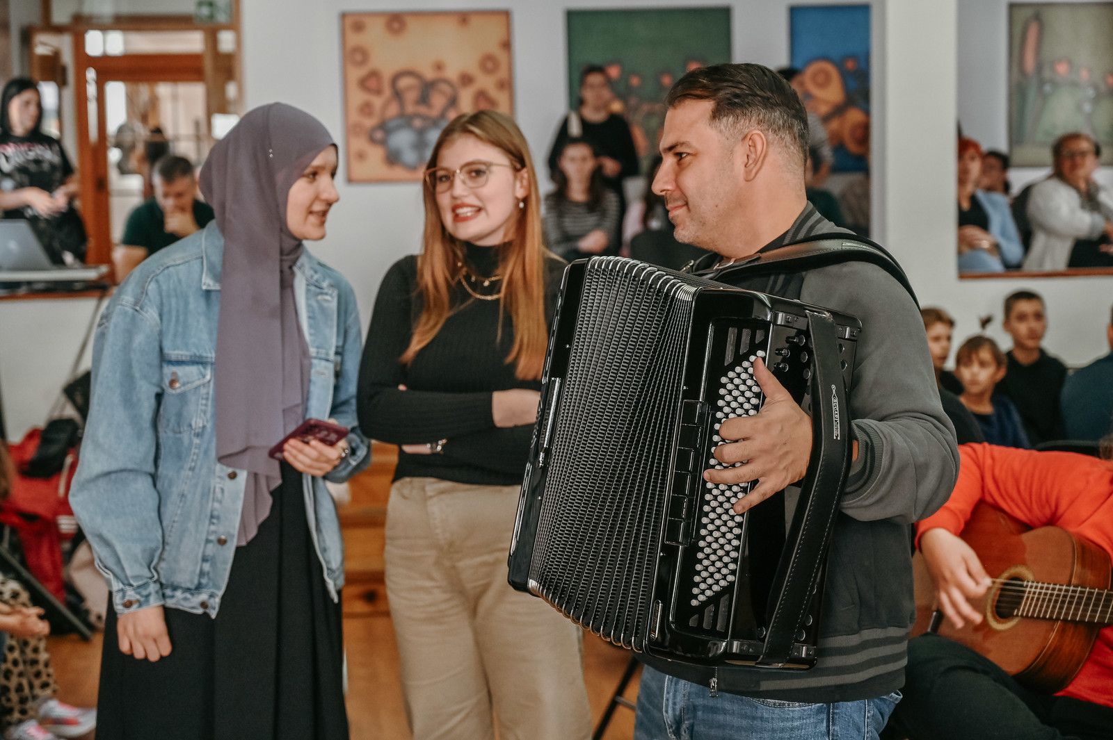 Tuzla je odvijek bila rasadnik i grad bogate kulturne baštine, a  manifestacija „Mjesec sevdaha u Tuzli“ odlična je prilika da Tuzla oživi kao stjecište sevdalijskih vrijednosti