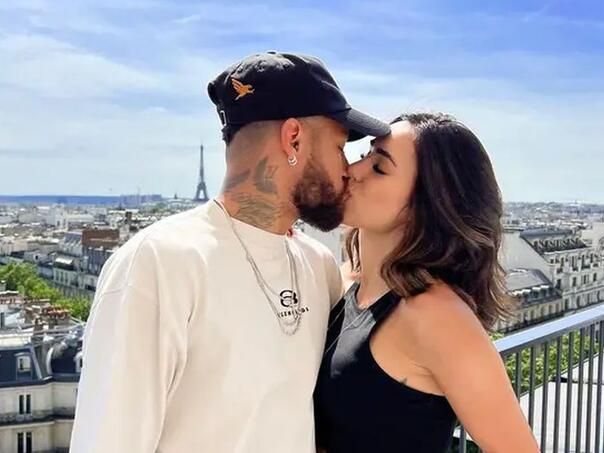 Očigledno da je Bruna odlučila "zažmiriti" na to i Neymaru dati šansu s obzirom da je par objavio nove fotografije dok uživa u ljubavi.