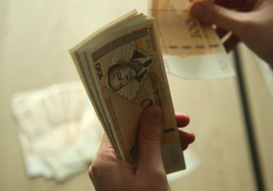 Ako se Zakon o budžetu institucija BiH i međunarodnih obaveza BiH ne usvoji prije početka fiskalne godine, finansiranje se obavlja privremeno sve do stupanja na snagu ovog zakona