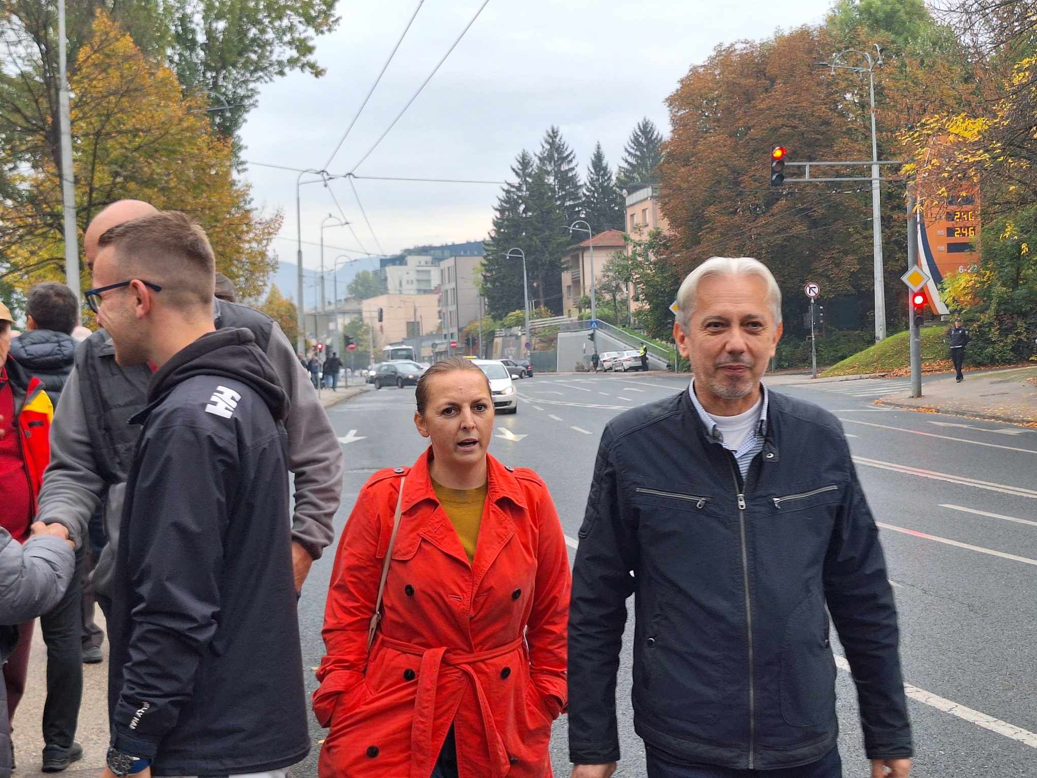 Javna pres-konferencija bit će održana zbog, kako navode iz Kuga 99, upornog antibosanskog, antievropskog i antidemokratskog djelovanja visokog predstavnika Christiana Schmidta.