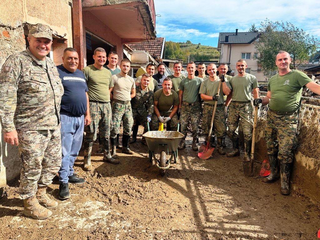 Inženjerijske jedinice OSBiH sa svojim teškim mašinama i ljudstvom i dalje aktivno djeluju na širem području općina Jablanica, Kreševo, Fojnica i Konjic