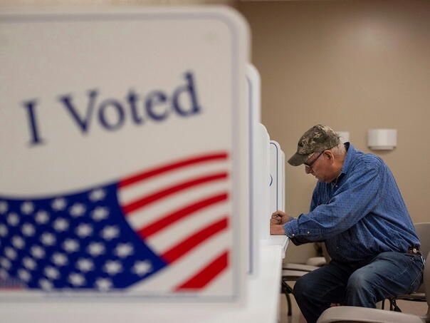 Harris i Trump u biti su izjednačeni u najkonkurentnijim državama i brojni Amerikanci već glasaju prijevremeno poštom ili lično, uz samo 17 dana do izbora