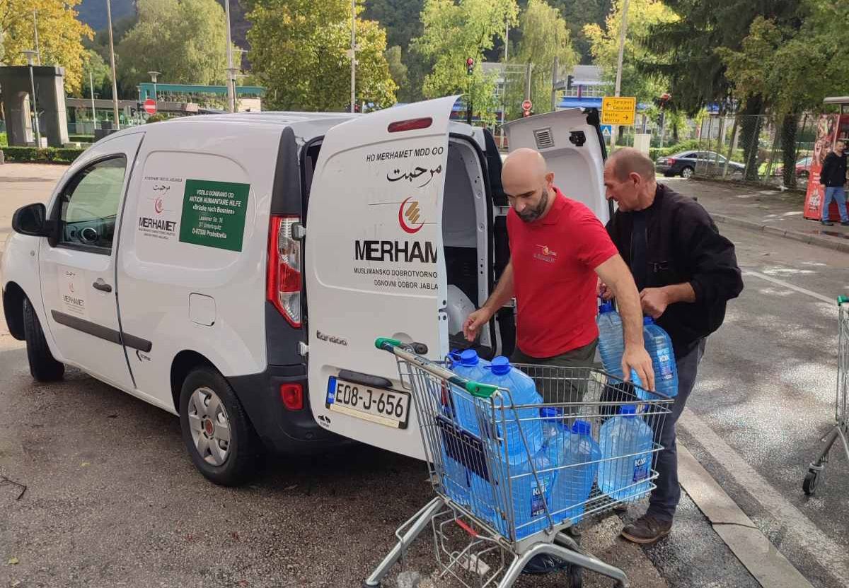 Otvoren je humanitarni broj 17061, na koji pozivom možete donirati 2 KM. Svaki poziv je korak bliže ka obnovi života i vraćanju osmijeha na lica naših sugrađana
