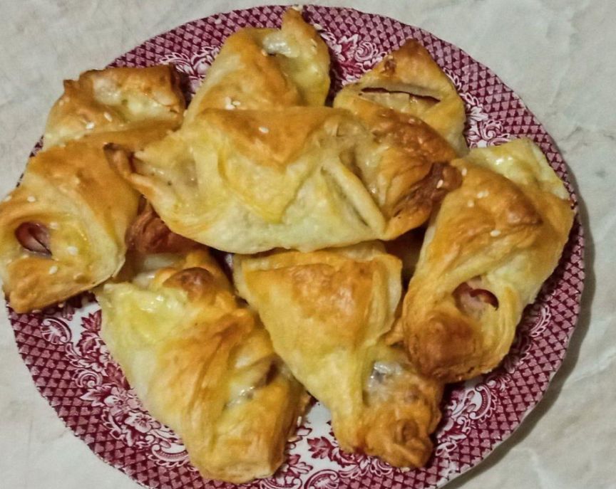 Još jedno brzo pecivo od onog što se našlo u frižideru a koje predstavlja sjajan manji obrok.