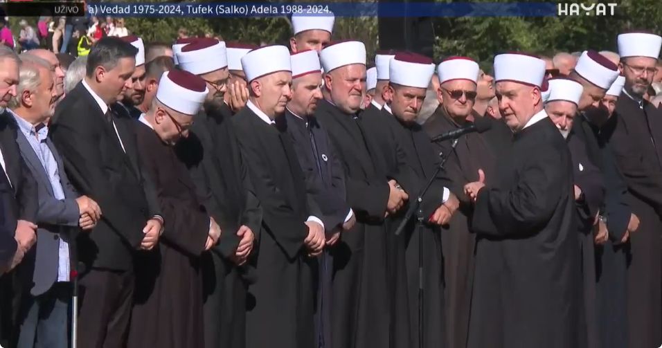 Mi ovu našu braću koja su svojim životima i borbom posvjedočili vjeru u Allaha dž.š. ispraćanmo na bolji svijet. 