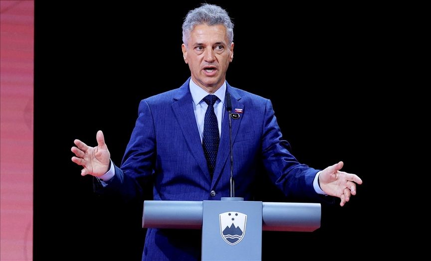 Današnji postupak je zaista farsa, ja se danas moram braniti pred Komisijom za sprečavanje korupcije isključivo zato što sam se zalagao za depolitizaciju policije, rekao je Golob