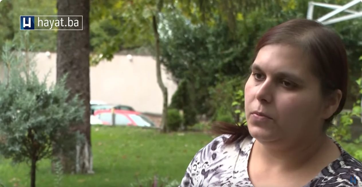 U kući nas je bilo dvoje, daidža i ja na donjem spratu, dok su otac i majka bili na spratu                       