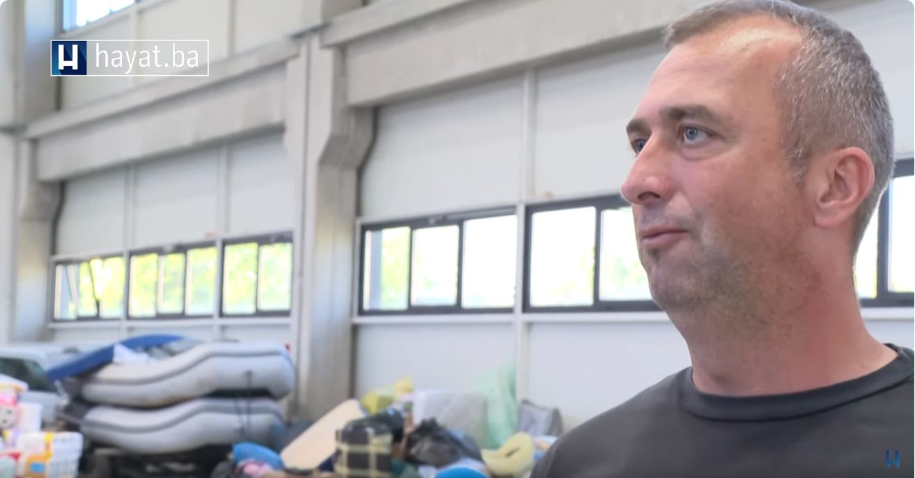 Jasmin Hujdur, volonter i član GSS-a, u Jablanici dane i noći provodi u magacinu i na terenu kako bi pomogao