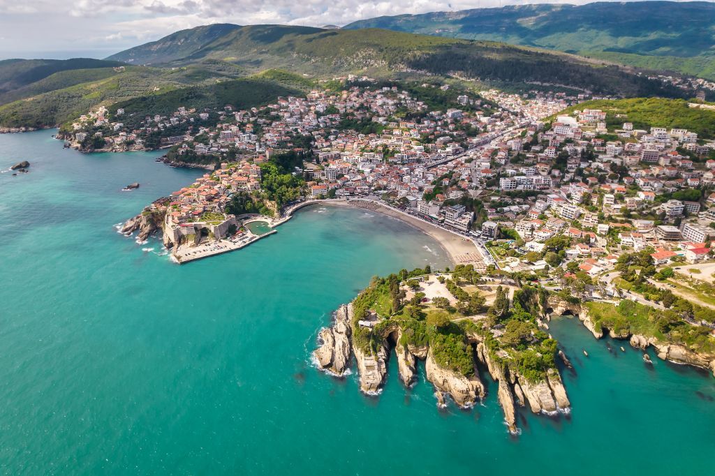 Apel je jasan kada je riječ o kretanju kroz teško dostupna područja ili plivanju u zonama s jakim strujama.
