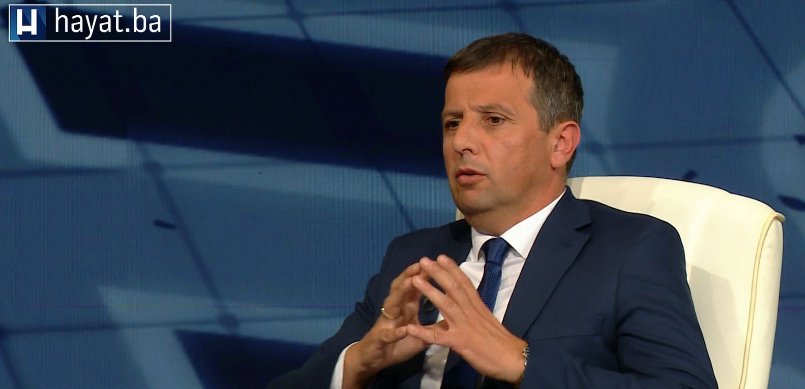 Zastupnik u Narodnoj skupštini RS-a komentirao je jučerašnje scene sa sjednice vlade Srbije.