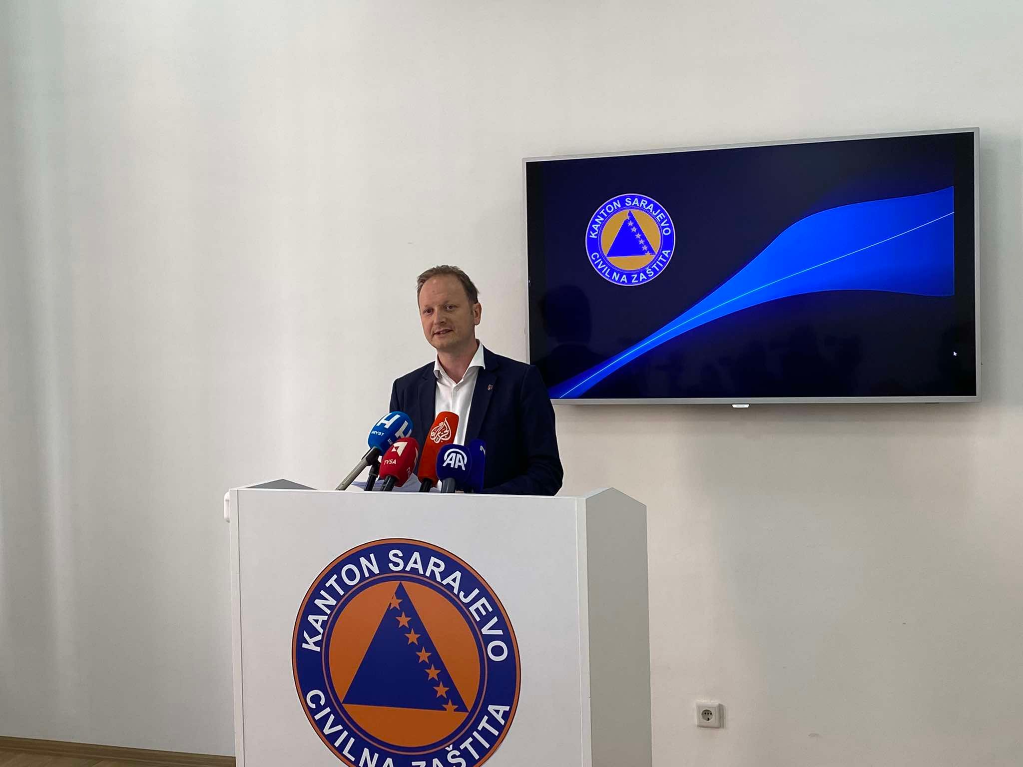 function r(){if(it(n),n.value===Hm){let o=null;throw new D(-950,o)}return n.value}