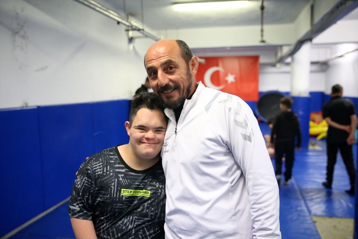 Mladić s Downovim sindromom ruši sve barijere: Već sedam godina trenira hrvanje