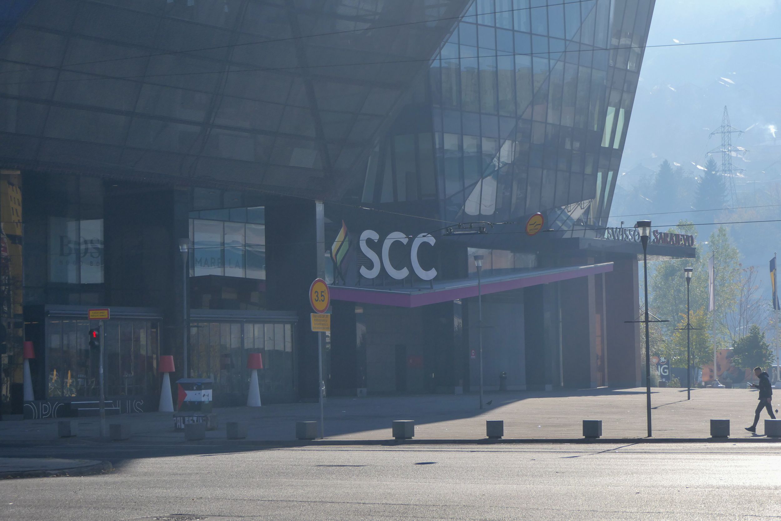 Tek nekoliko prolaznika zabilježeno je u okolini sarajevskih tržnih centara Alte i Sarajevo City Centra