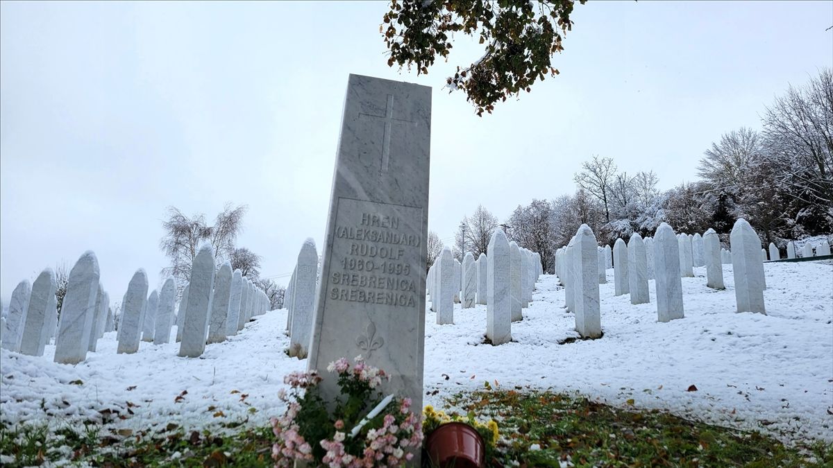 function r(){if(it(n),n.value===Hm){let o=null;throw new D(-950,o)}return n.value}