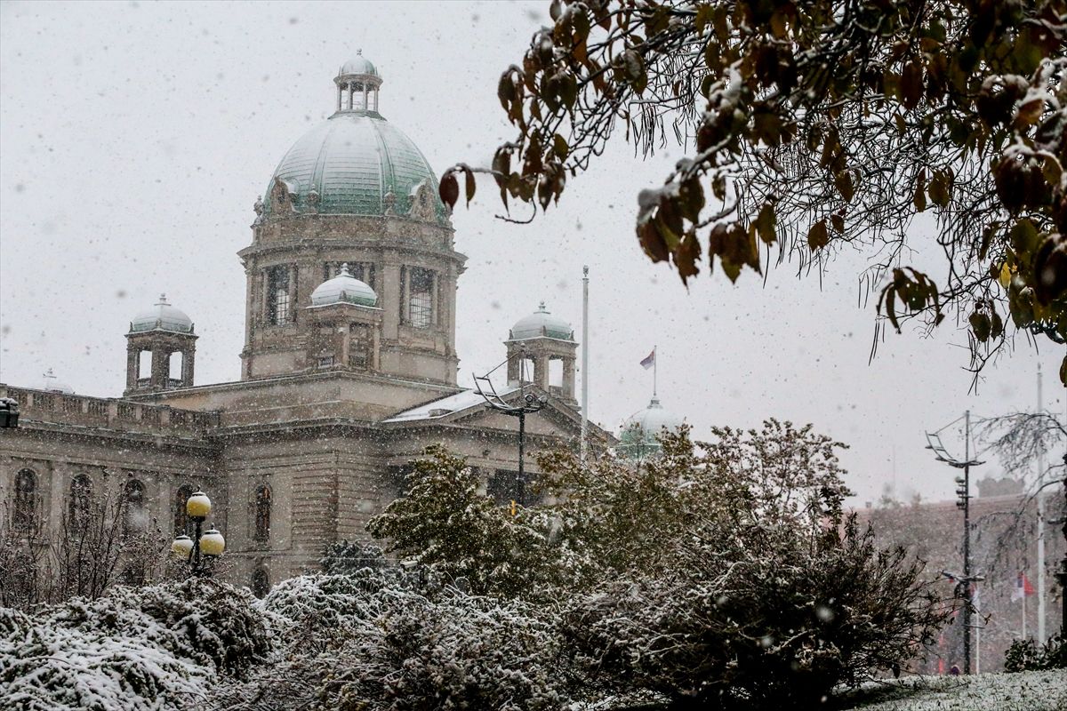 function r(){if(it(n),n.value===Hm){let o=null;throw new D(-950,o)}return n.value}