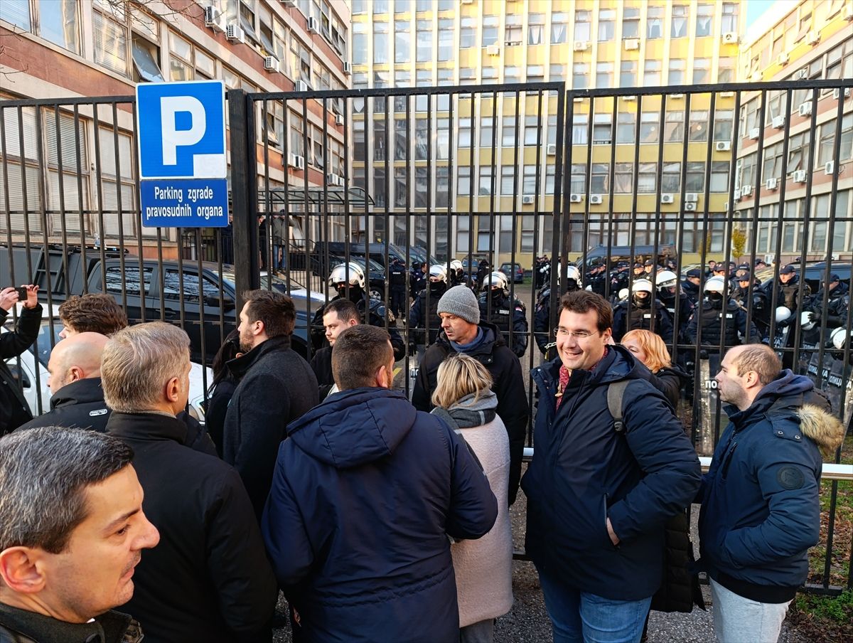  Vrh SNS-a se obrušio bez trunke empatije na studente, koji su se masovno pobunili protiv sadašnje korumpirane vlasti