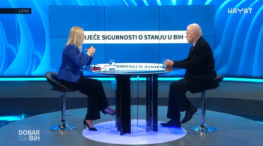 function r(){if(it(n),n.value===Hm){let o=null;throw new D(-950,o)}return n.value}