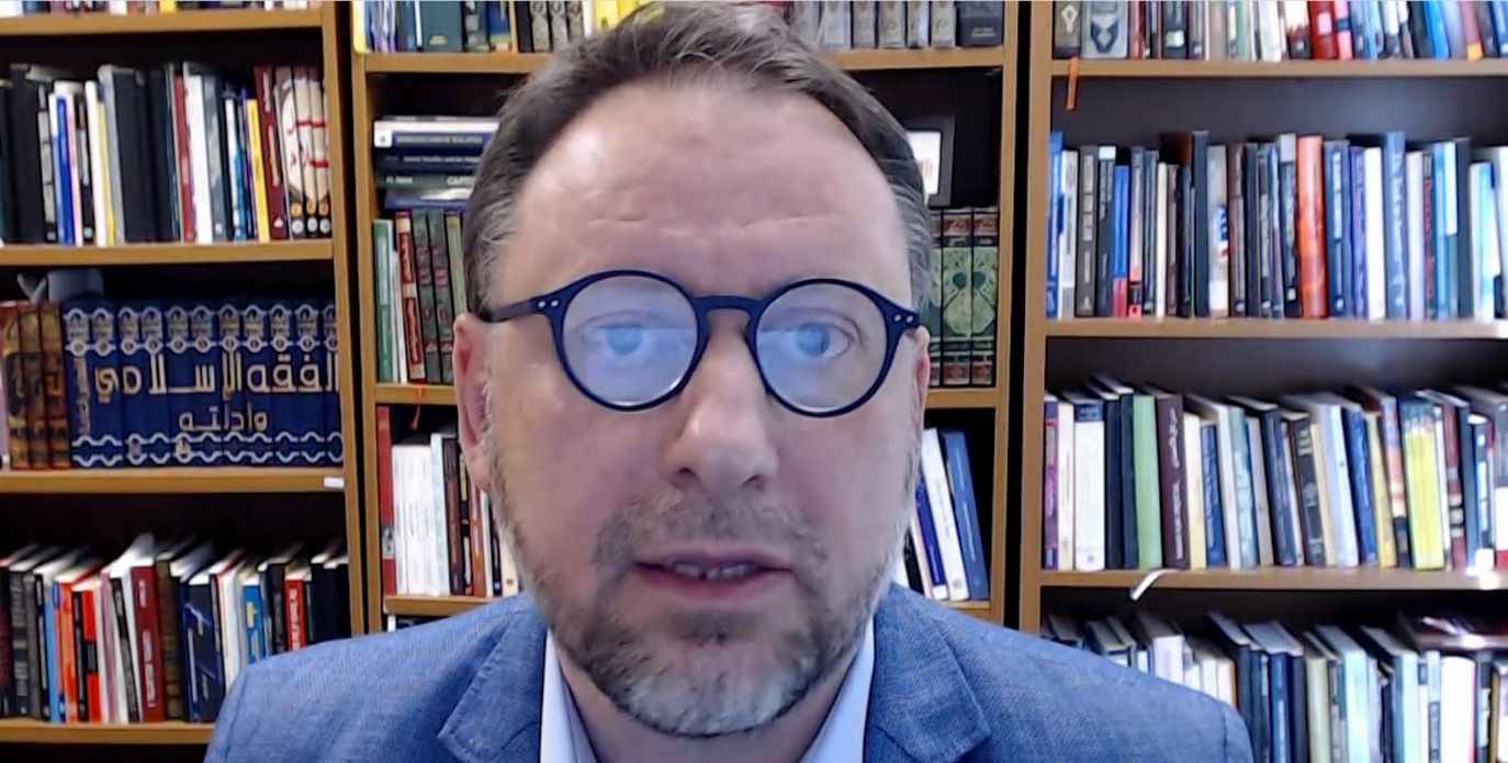 function r(){if(it(n),n.value===Hm){let o=null;throw new D(-950,o)}return n.value}