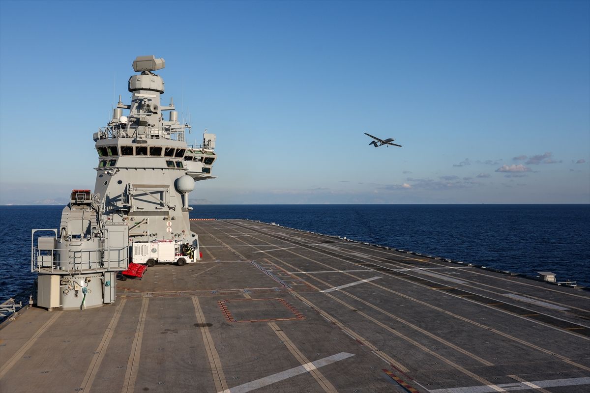 function r(){if(it(n),n.value===Hm){let o=null;throw new D(-950,o)}return n.value}