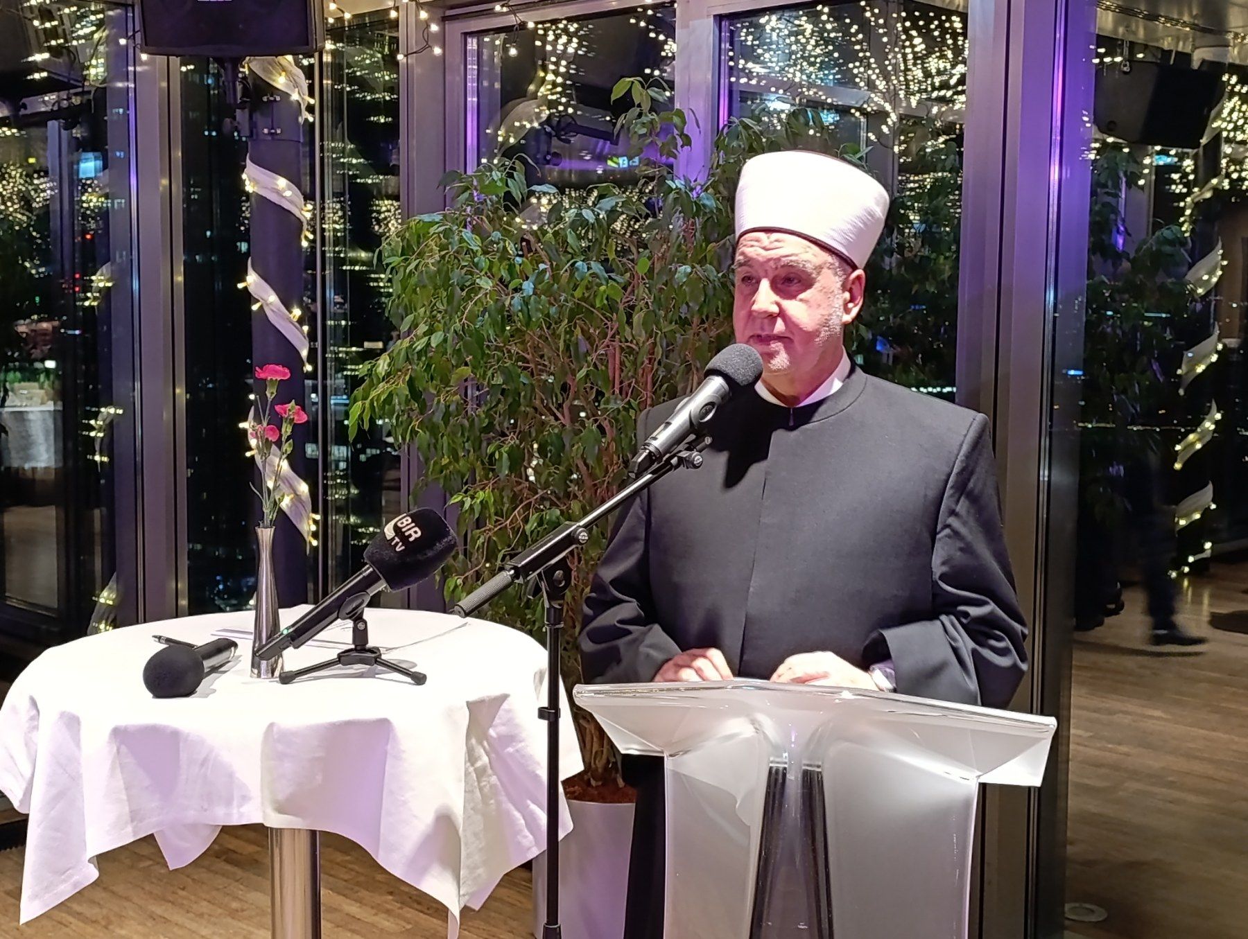 Reisul-ulema Kavazović u svom obraćanju iskazao je zahvalnost na lijepoj dobrodošlici i druženju u Beču
