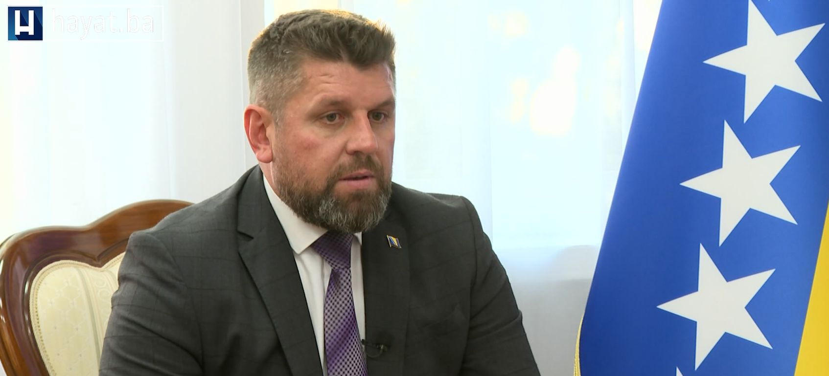 Potpredsjednik RS-a Ćamil Duraković s razlogom je današnji gost emisije "Dobar dan, BiH" jer posljednje aktivnosti u NSRS-u u vezi s mijenjanjem zakona koji se tiču BiH prolaze bez