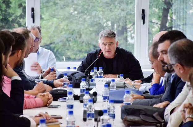 Riječ je o neprijateljskom činu prema budućnosti Bosne i Hercegovine kao države i neprijateljskom činu prema njenim građanima, navode iz DF-a