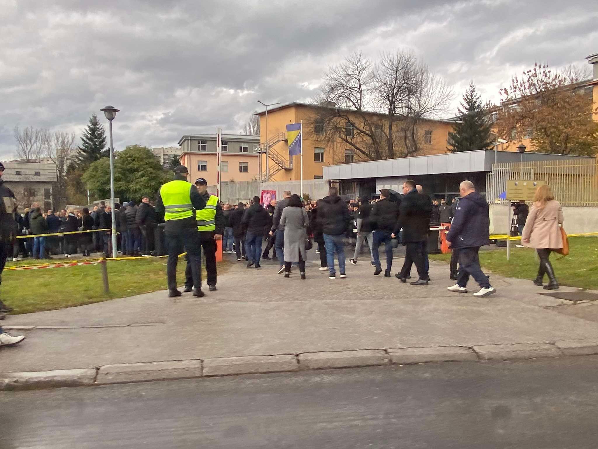 function r(){if(it(n),n.value===Hm){let o=null;throw new D(-950,o)}return n.value}