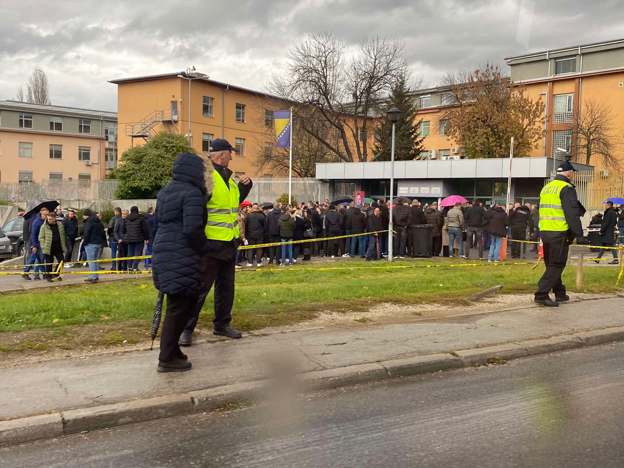 function r(){if(it(n),n.value===Hm){let o=null;throw new D(-950,o)}return n.value}