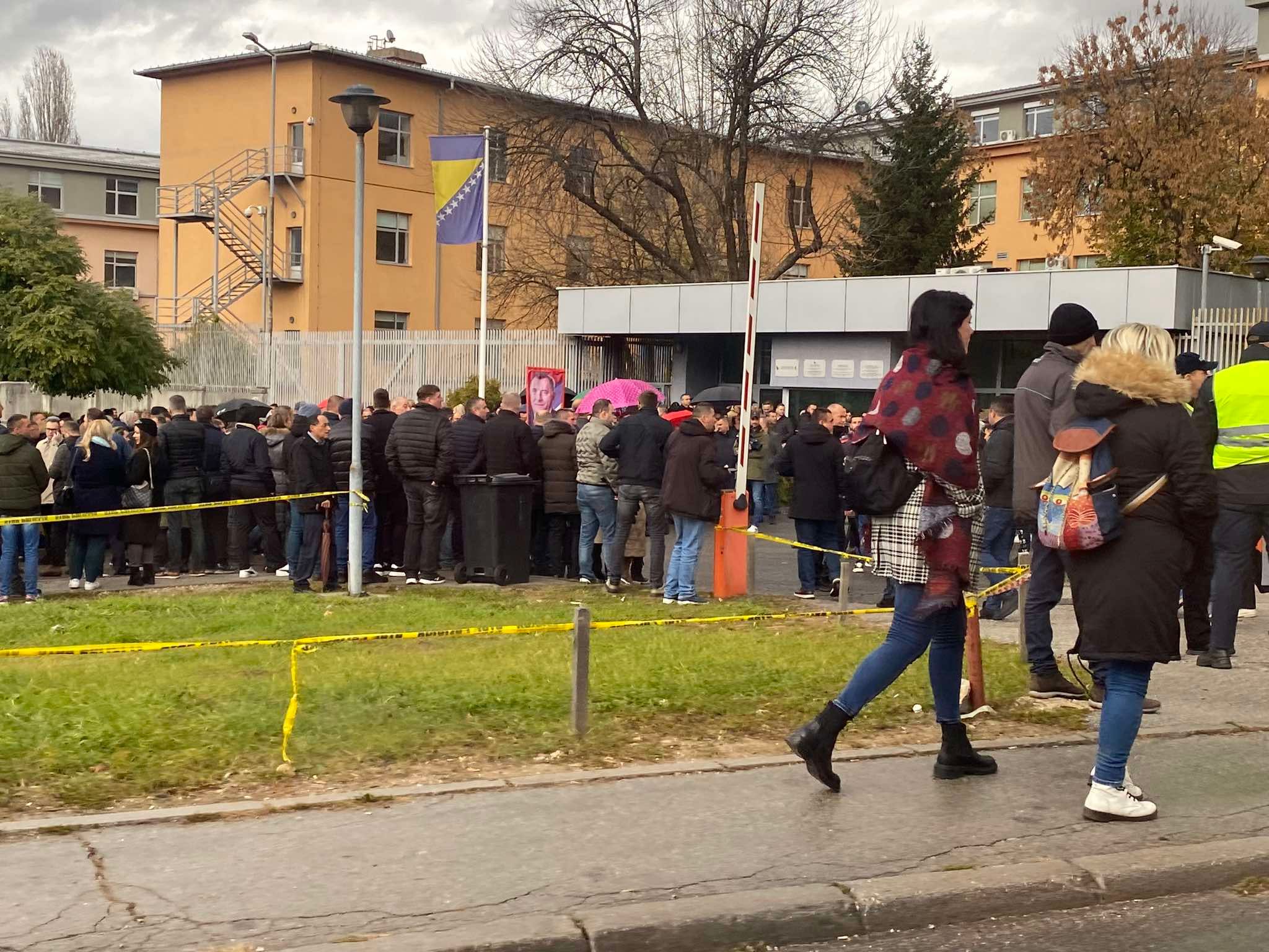 function r(){if(it(n),n.value===Hm){let o=null;throw new D(-950,o)}return n.value}