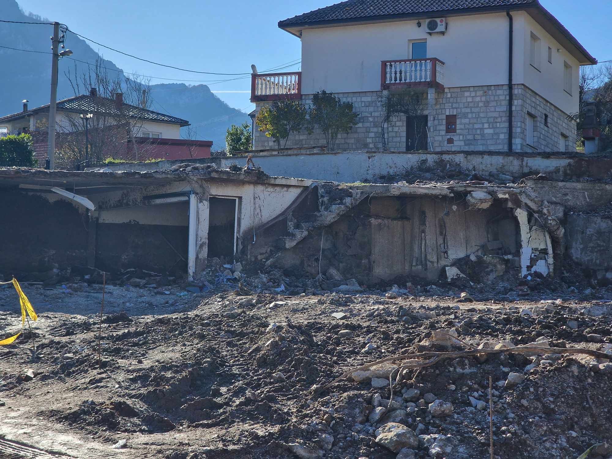 function r(){if(it(n),n.value===Hm){let o=null;throw new D(-950,o)}return n.value}