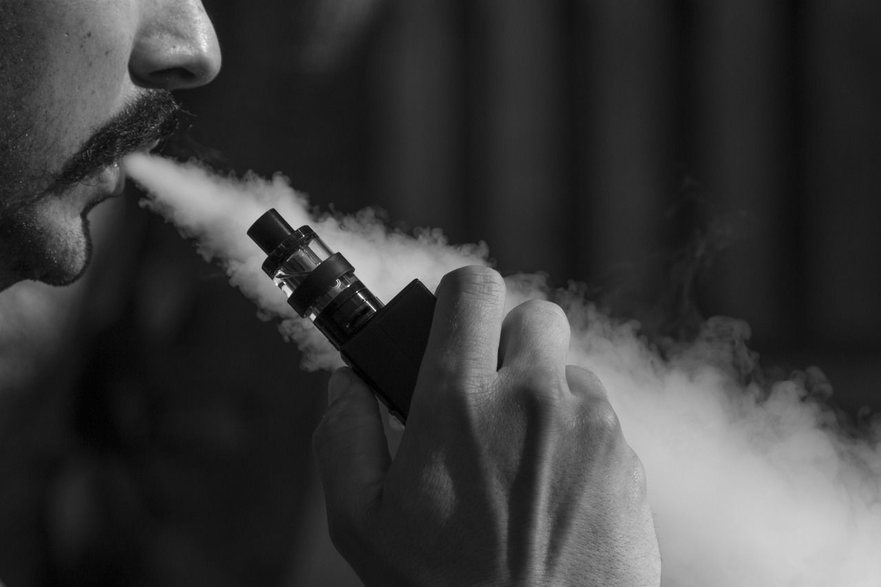 Istraživanje je otkrilo kako je pušenje vapea bez nikotina u usporedbi s drugim uređajima ili cigaretama koje sadrže tvar koja izaziva ovisnost.
