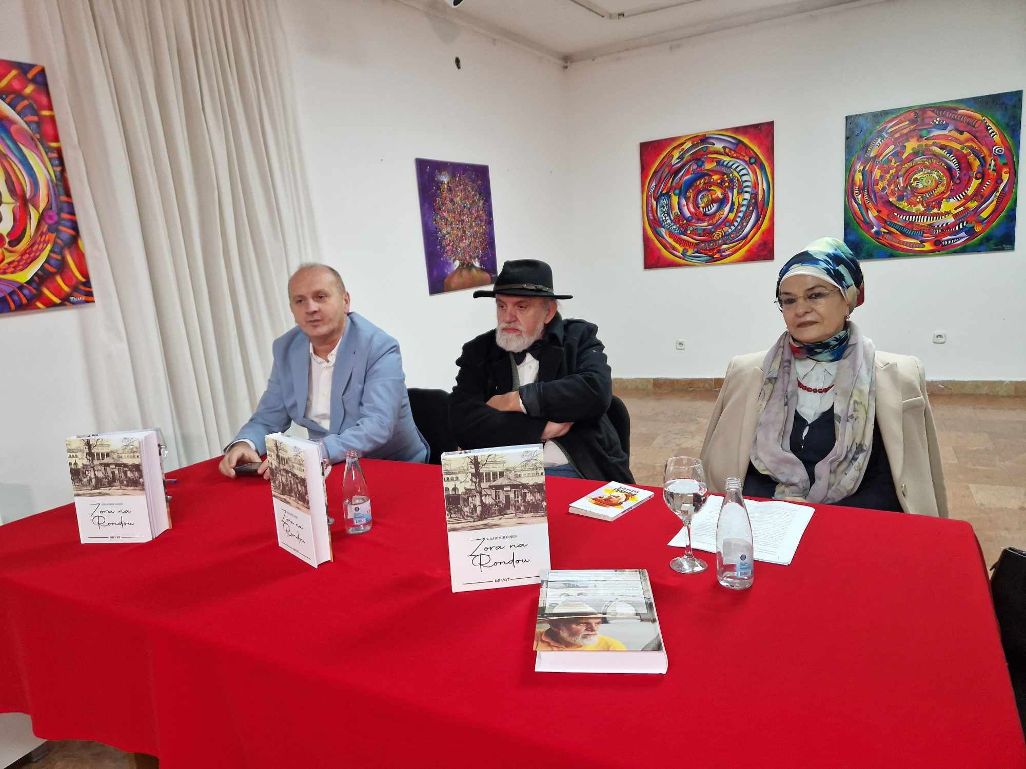 Bosanski narod je jadan jer ga lažu! Gojer u Sarajevu promovirao knjigu 'Zora na Rondou'