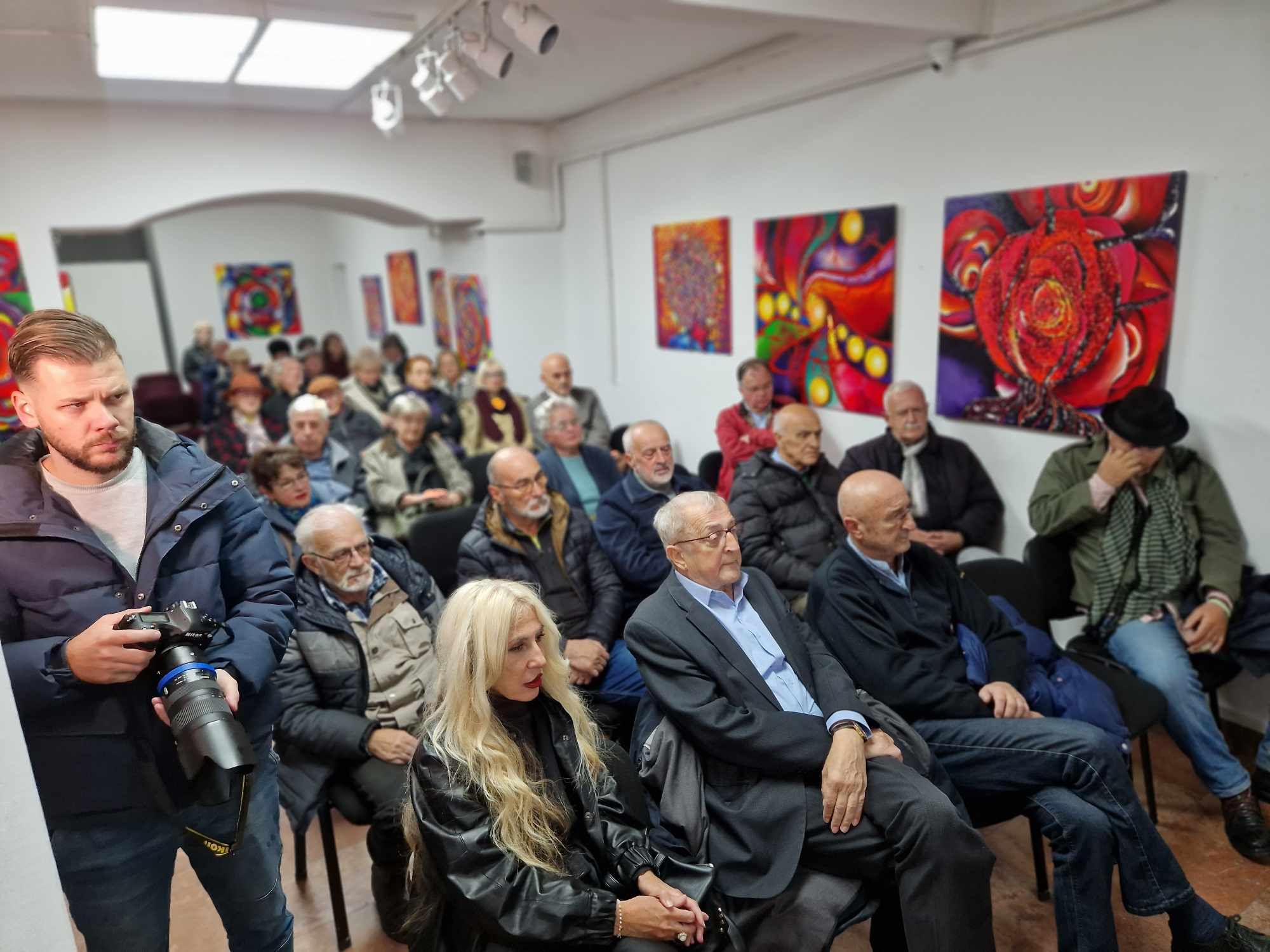 Bosanski narod je jadan jer ga lažu! Gojer u Sarajevu promovirao knjigu 'Zora na Rondou'