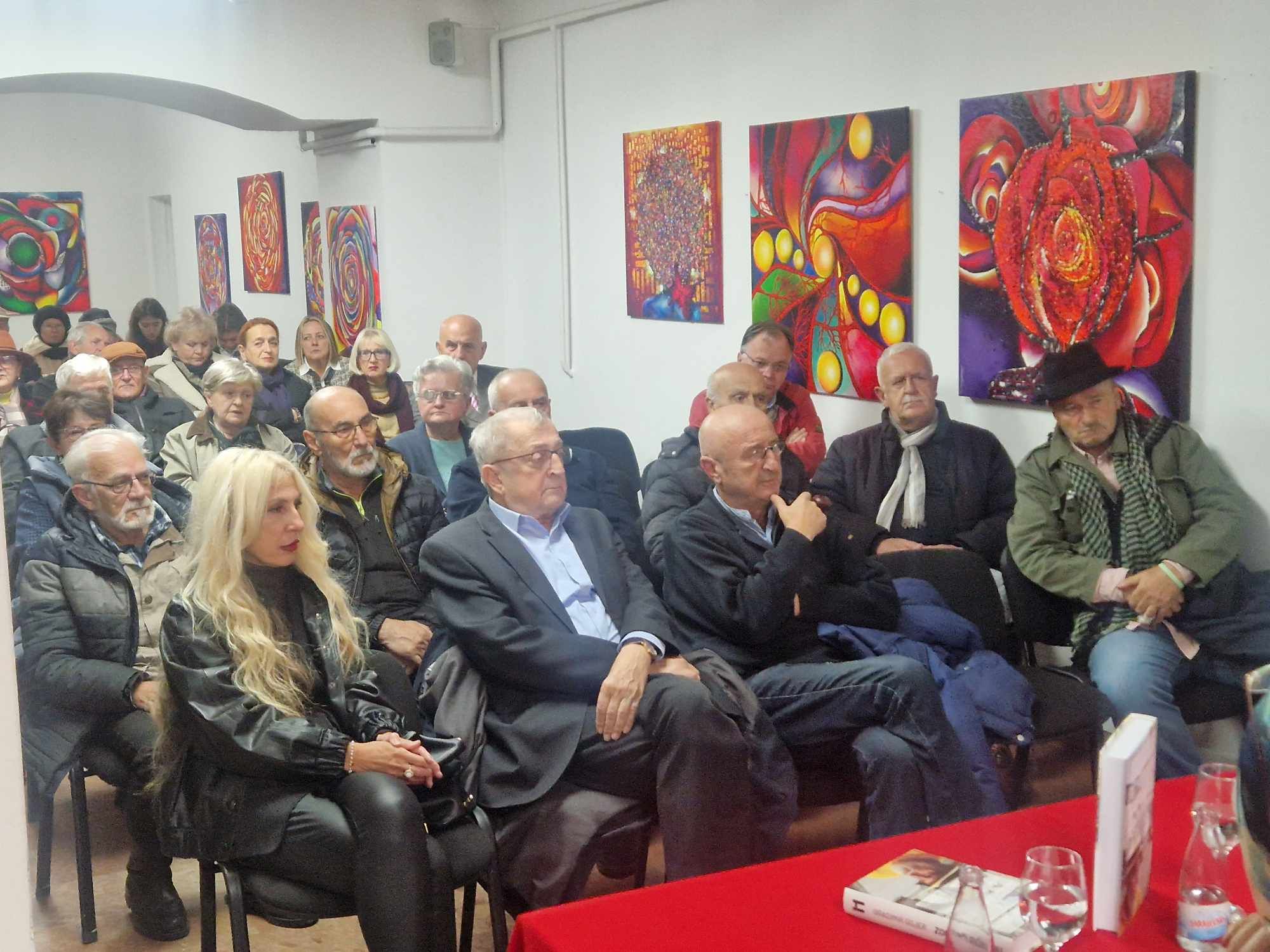 Bosanski narod je jadan jer ga lažu! Gojer u Sarajevu promovirao knjigu 'Zora na Rondou'
