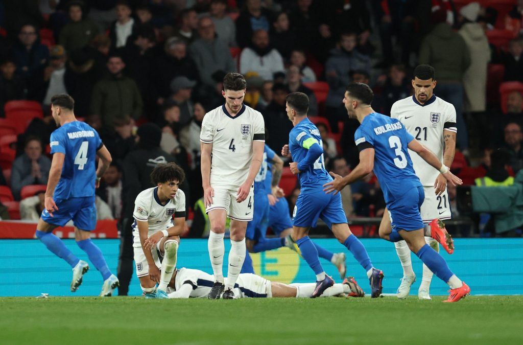 function r(){if(it(n),n.value===Hm){let o=null;throw new D(-950,o)}return n.value}