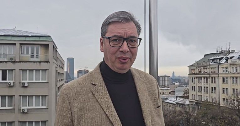 Vučić se obratio naciji, a prilikom obraćanja mogli su se čuti povici okupljenjih demonstranata ispred zgrade Predsjedništva Srbije.