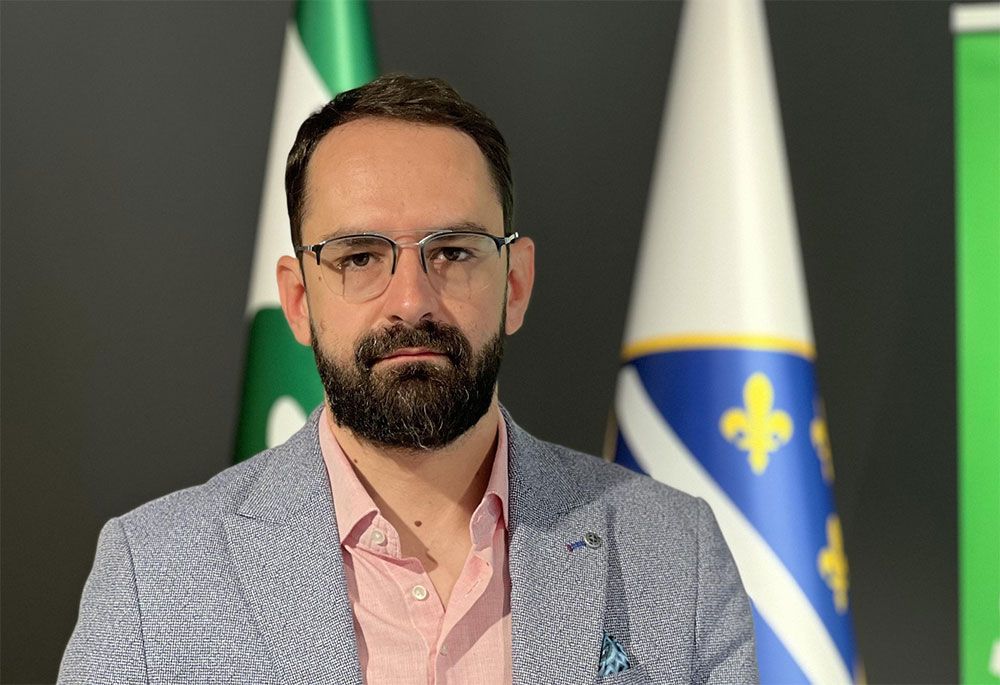 Smatra da ovako nepromišljeno ponašanje resorne ministrice može dovesti do potpunog haosa u ovom segmentu obrazovanja 