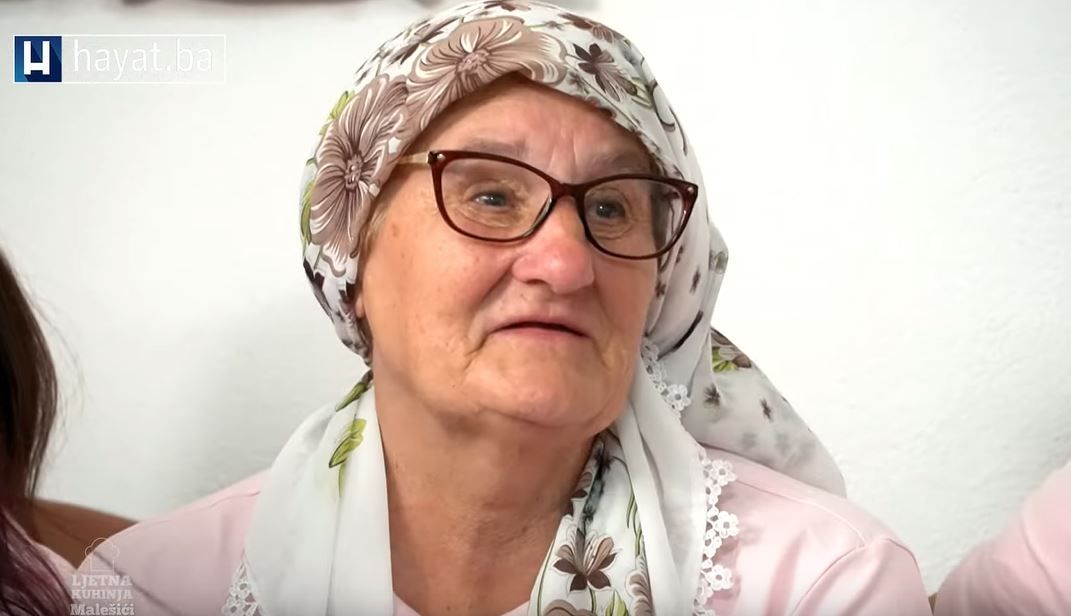 Smijeh je zavladao prostorijom, no vrlo brzo se pretvorio u suze nakon što je nana Fatija ispričala svoju životnu priču