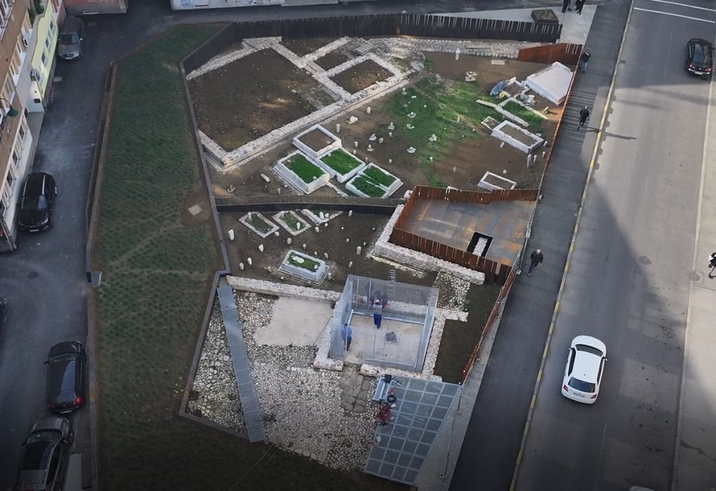 "Nažalost, ni jedno od tri javna preduzeća nije pristalo da izmjesti svoje instalacije. "