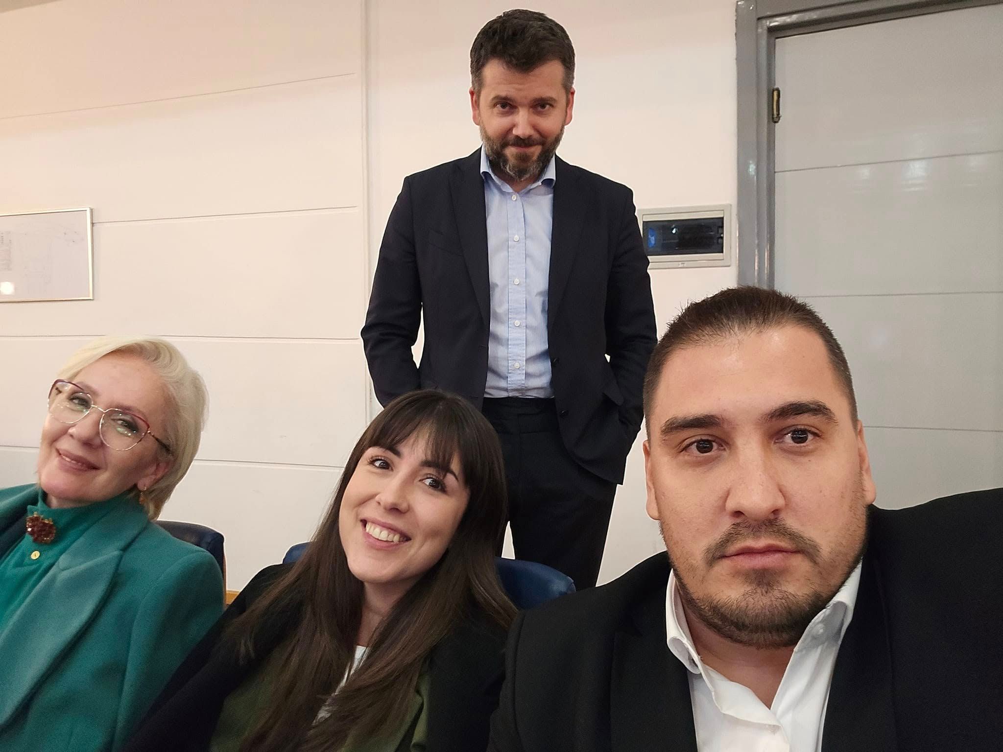 function r(){if(it(n),n.value===Hm){let o=null;throw new D(-950,o)}return n.value}